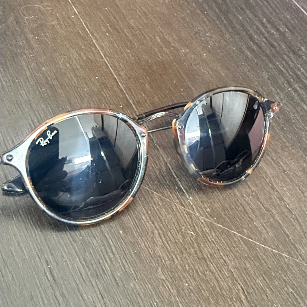 Ray-Ban Round Tortoiseshell Frames with case